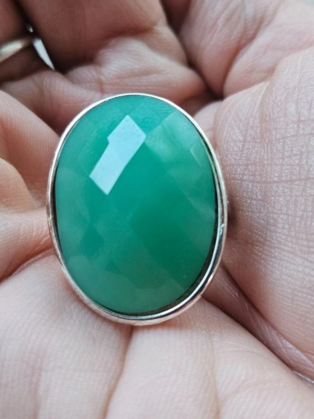 Statement Ring Green Plastic Faux Stone Fashion Jewelry Gold Tone Ring Size 8